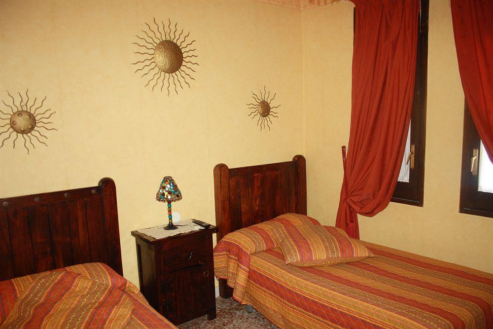 Hostal Restaurante La Diligencia Cunit Extérieur photo