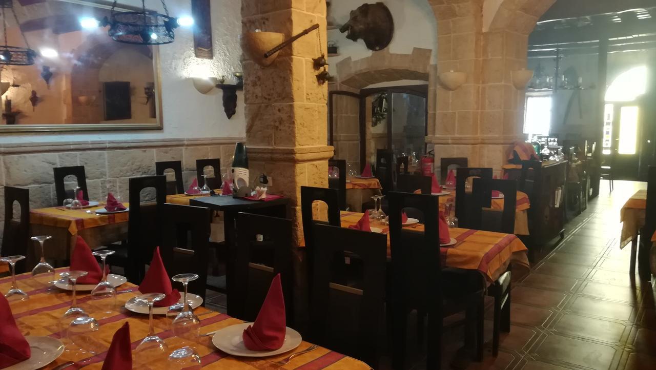 Hostal Restaurante La Diligencia Cunit Extérieur photo