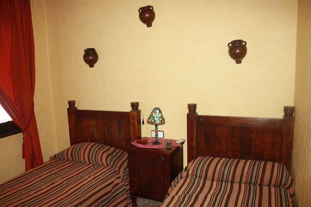 Hostal Restaurante La Diligencia Cunit Extérieur photo