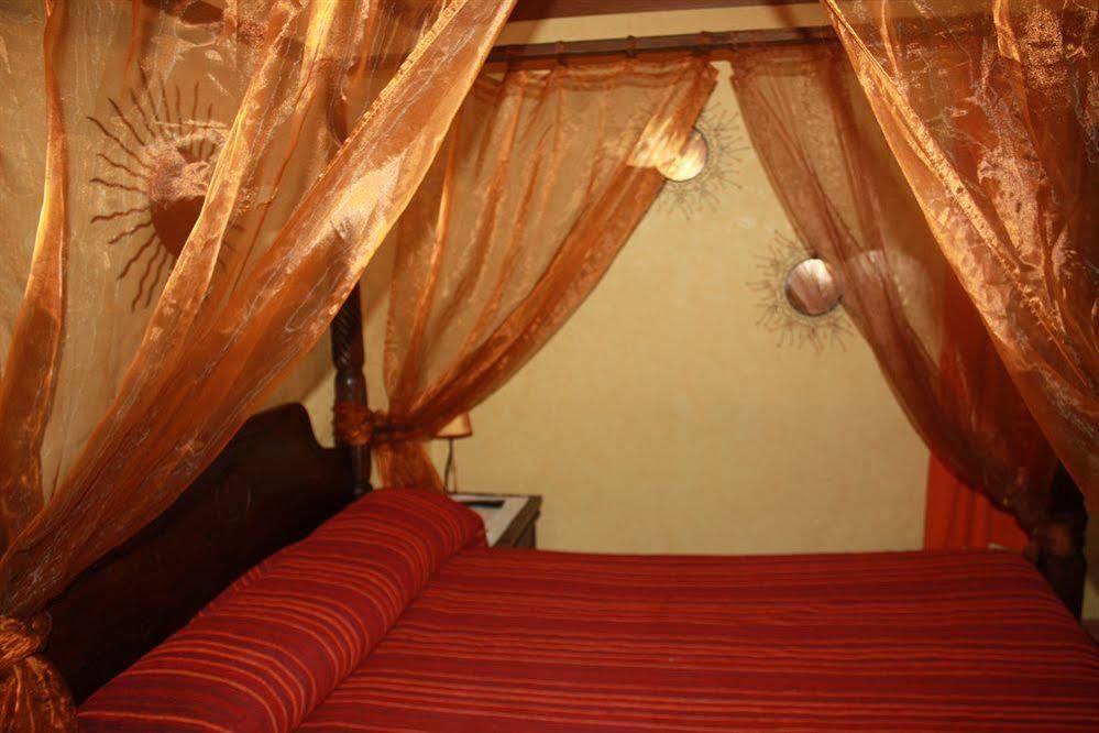 Hostal Restaurante La Diligencia Cunit Extérieur photo