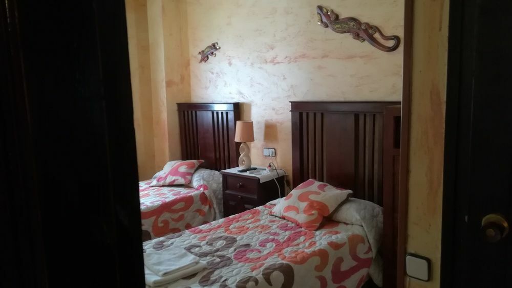 Hostal Restaurante La Diligencia Cunit Extérieur photo